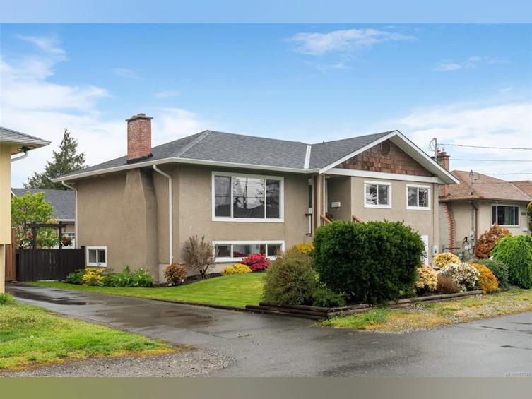 1870 Kings Road, Saanich, BC, V8R 2P3