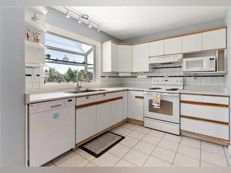 10041 Siddall Road, Sidney, BC, V8L 3M1 - 4