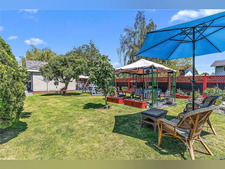 10041 Siddall Road, Sidney, BC, V8L 3M1 - 5