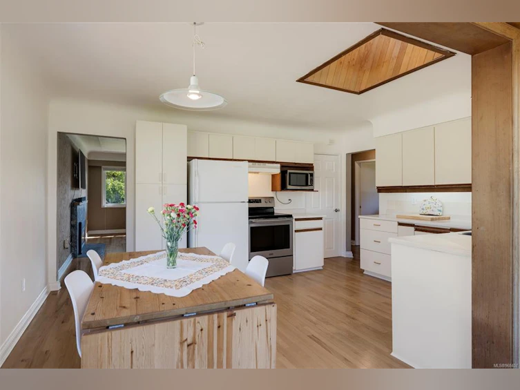520 Craigflower Road, Victoria, BC, V9A 2V9 - 11