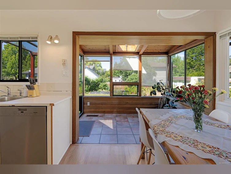 520 Craigflower Road, Victoria, BC, V9A 2V9 - 14