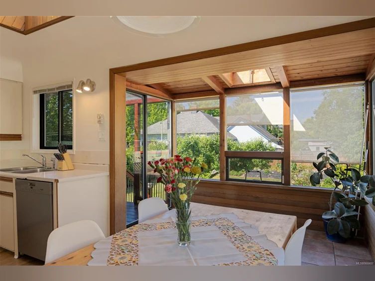 520 Craigflower Road, Victoria, BC, V9A 2V9 - 15