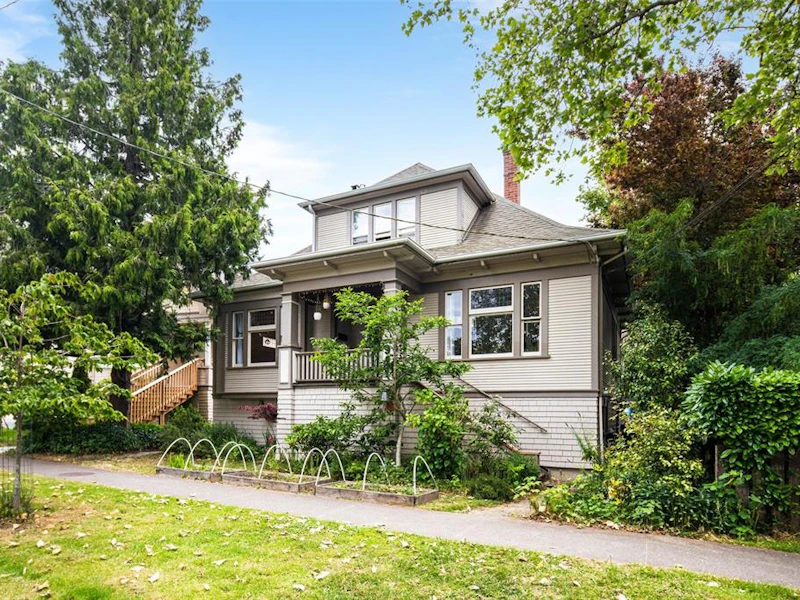 941 Fullerton Avenue, Victoria BC V9A 3Z9