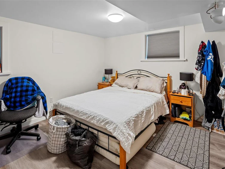 941 Fullerton Avenue, Victoria, BC, V9A 3Z9 - 24