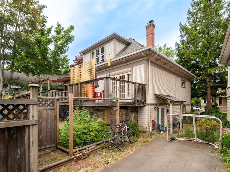 941 Fullerton Avenue, Victoria, BC, V9A 3Z9 - 29