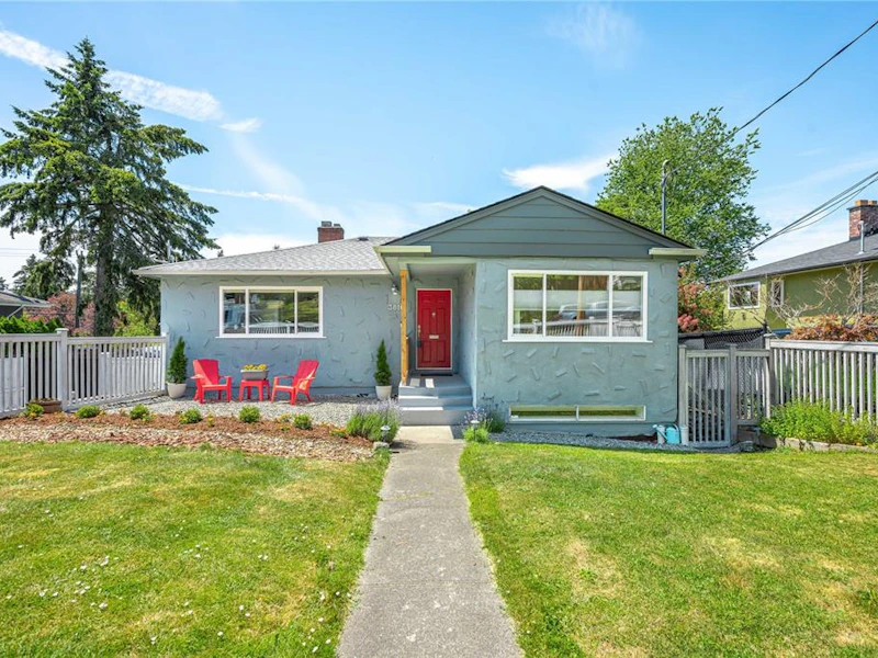 3810 Merriman Drive, Saanich BC V8P 2S9