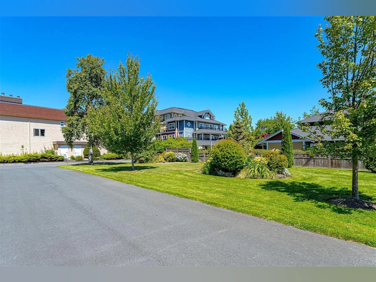205-2286 Henry Avenue, Sidney, BC, V8L 1W6 - 2