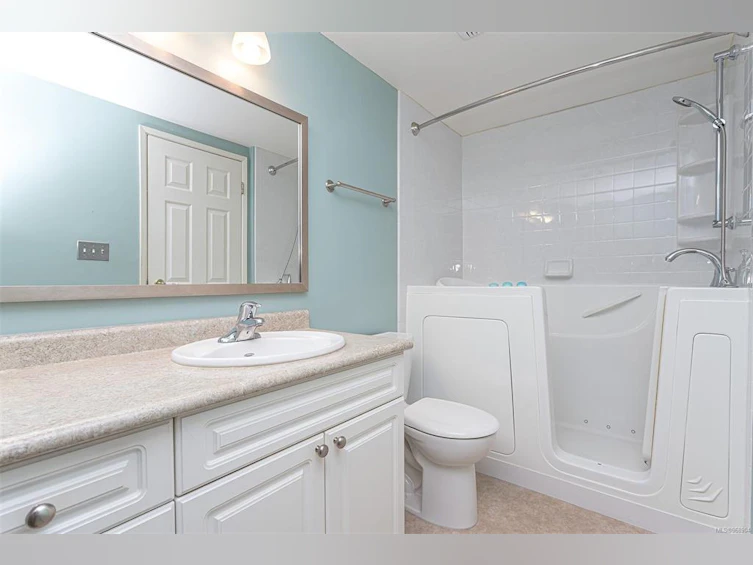 205-2286 Henry Avenue, Sidney, BC, V8L 1W6 - 26