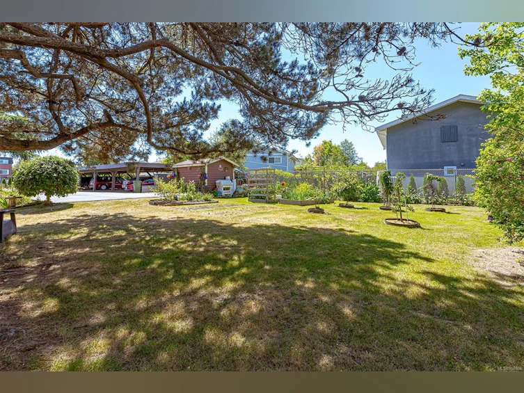 205-2286 Henry Avenue, Sidney, BC, V8L 1W6 - 38