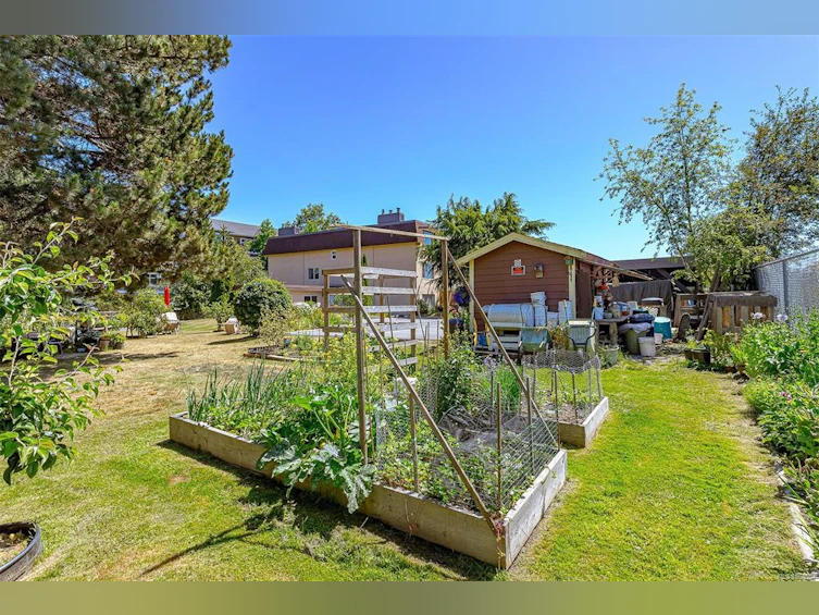 205-2286 Henry Avenue, Sidney, BC, V8L 1W6 - 40