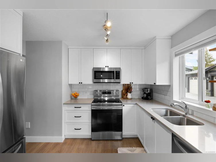 8-6240 Parkwood Drive, Nanaimo, BC, V9T 6K9 - 7