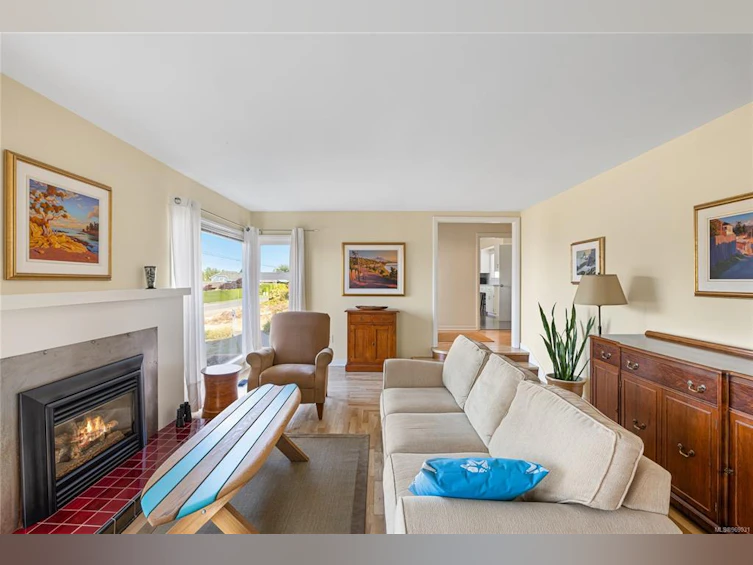 288 W Crescent Road, Qualicum Beach, BC, V9K 1J9 - 2
