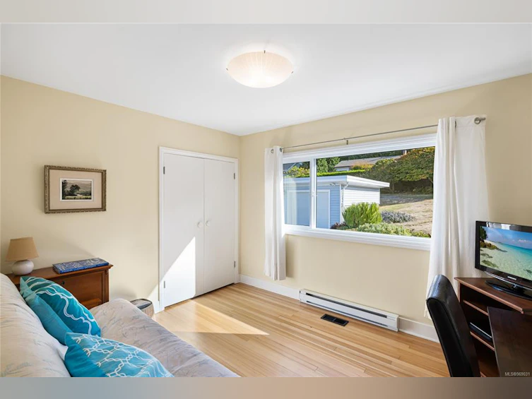 288 W Crescent Road, Qualicum Beach, BC, V9K 1J9 - 11