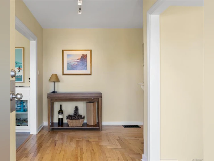 288 W Crescent Road, Qualicum Beach, BC, V9K 1J9 - 17