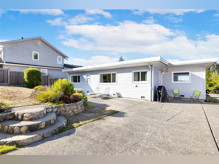 288 W Crescent Road, Qualicum Beach, BC, V9K 1J9 - 32
