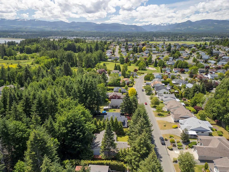 1955 Hawk Drive, Courtenay, BC, V9N 9B1 - 11