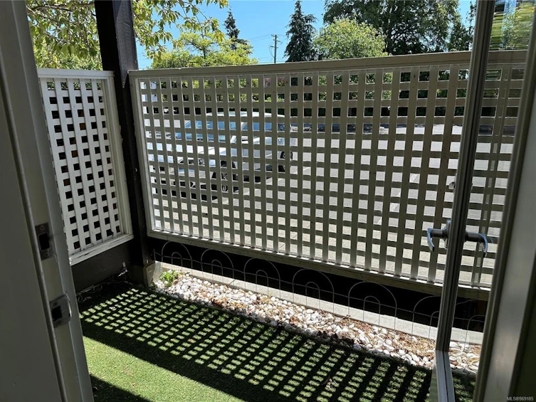 103-2045 Carrick Street, Oak Bay, BC, V8R 2M5 - 23