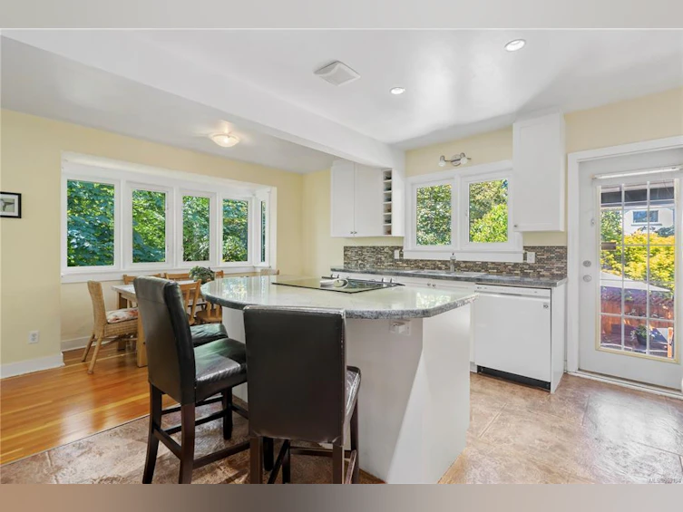 3386 Salsbury Way, Saanich, BC, V8P 3K6 - 7