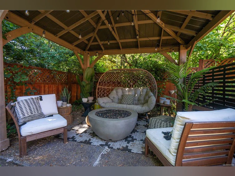 3386 Salsbury Way, Saanich, BC, V8P 3K6 - 38