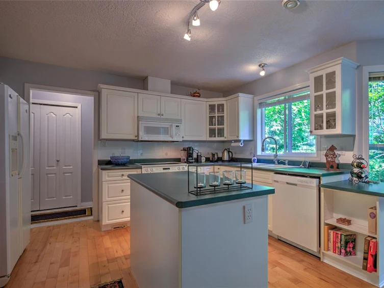 8235 Price Road, Youbou, BC, V0R 3E1 - 16