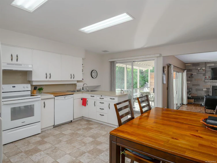 8668 Stirling Arm Drive, Port Alberni, BC, V9Y 9E2 - 10
