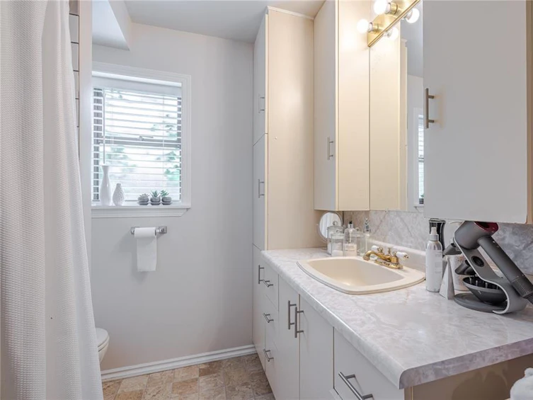 589 Kay Street, Saanich, BC, V8Z 2L5 - 25