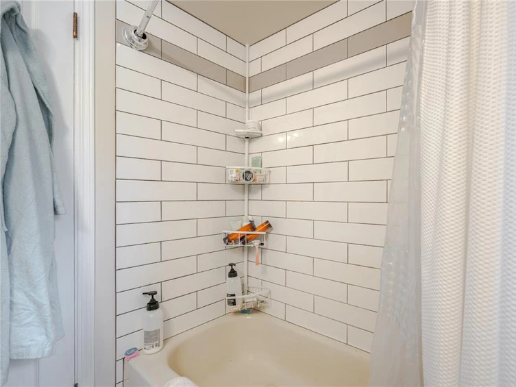 589 Kay Street, Saanich, BC, V8Z 2L5 - 26