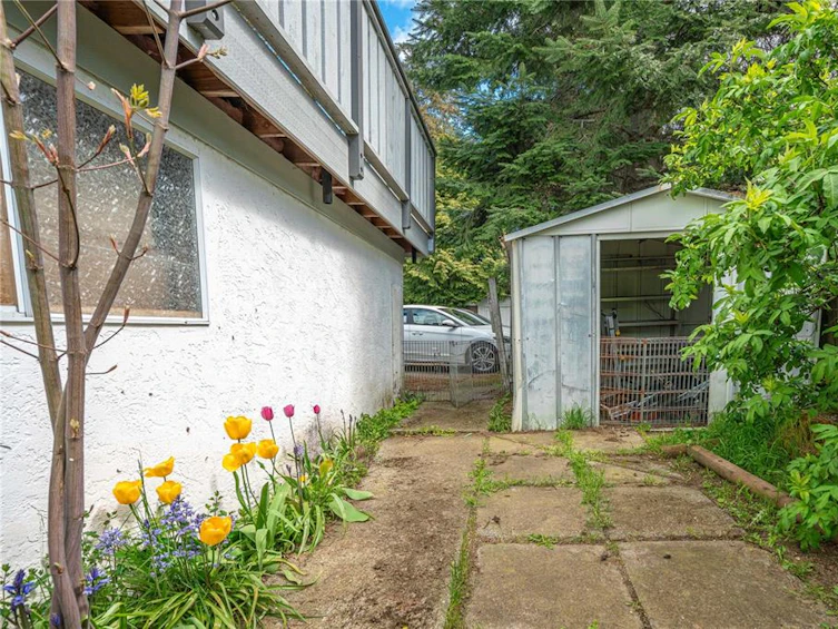 589 Kay Street, Saanich, BC, V8Z 2L5 - 37