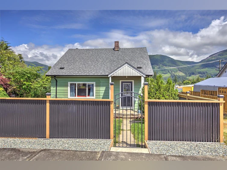 29 Arbutus Street, Lake Cowichan, BC, V0R 2G0