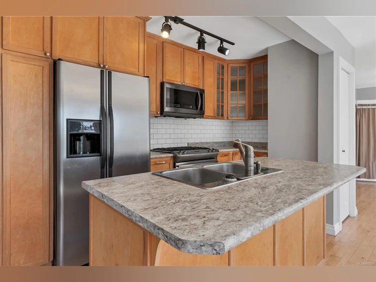 1000 Elm Street, Campbell River, BC, V9W 3A1 - 3