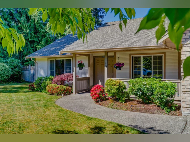 637 Maple Street, Qualicum Beach, BC, V9K 1J3 - 2