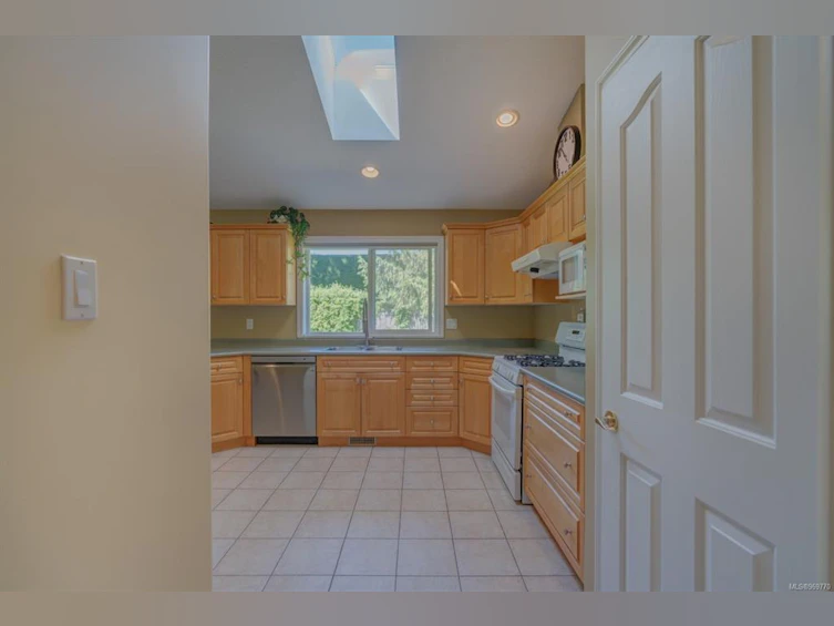 637 Maple Street, Qualicum Beach, BC, V9K 1J3 - 28
