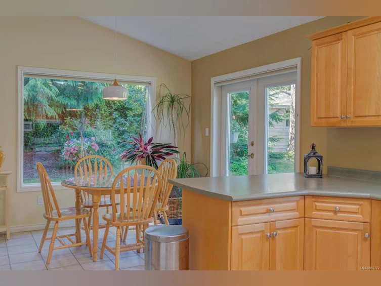 637 Maple Street, Qualicum Beach, BC, V9K 1J3 - 43