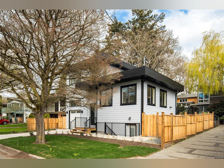 931 Redfern Street, Victoria, BC, V8S 4E7 - 4