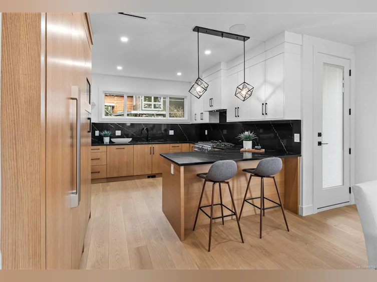 931 Redfern Street, Victoria, BC, V8S 4E7 - 17