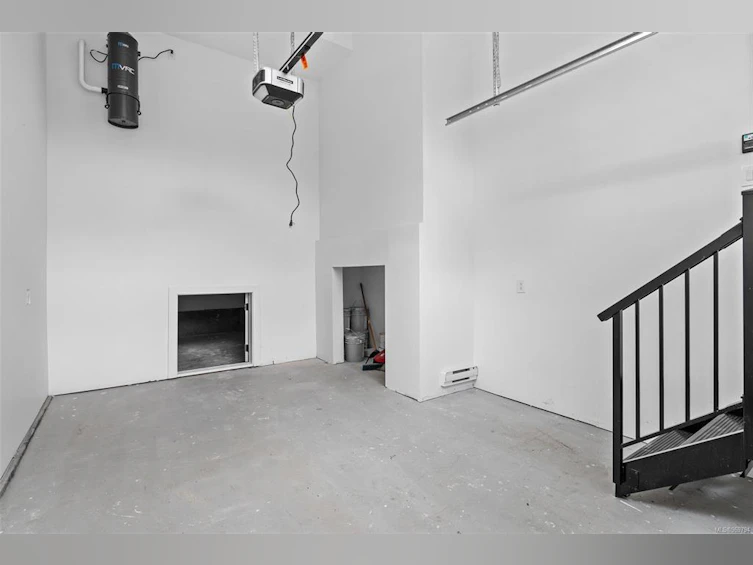 931 Redfern Street, Victoria, BC, V8S 4E7 - 36