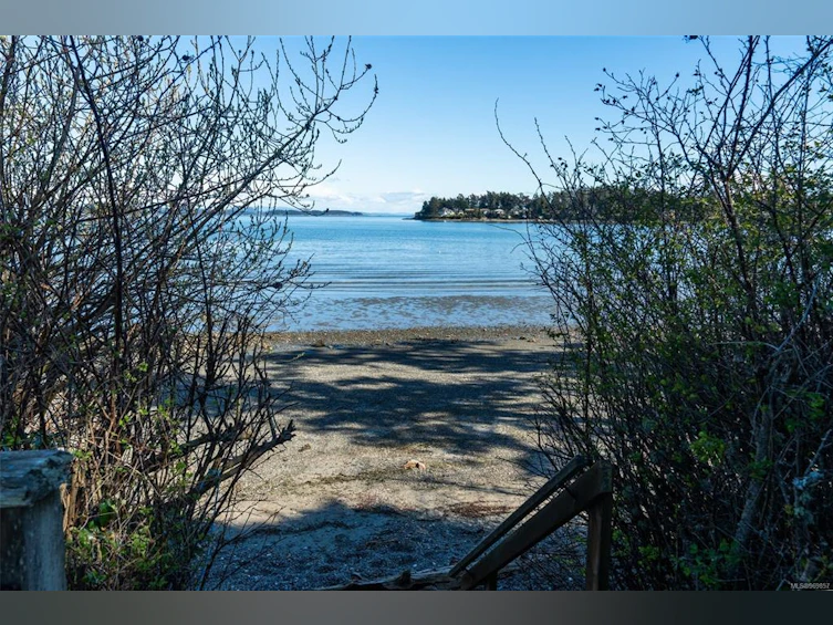 10393 Allbay Road, Sidney, BC, V8L 2N8 - 51