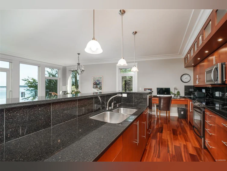 101-9115 Lochside Drive, North Saanich, BC, V8L 1N1 - 9