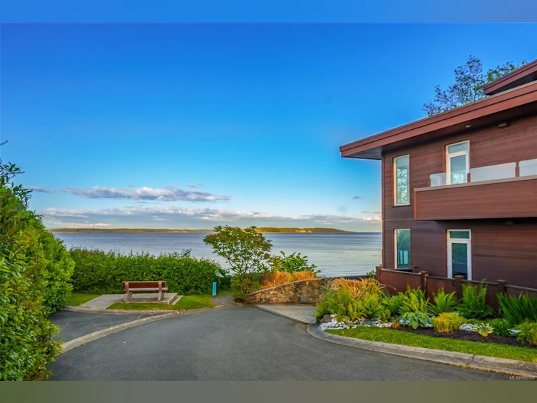 101-9115 Lochside Drive, North Saanich, BC, V8L 1N1 - 30