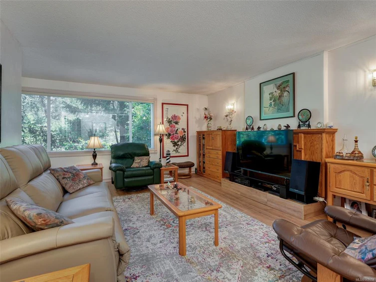 4886 West Saanich Road, Saanich, BC, V8Z 3H7 - 2