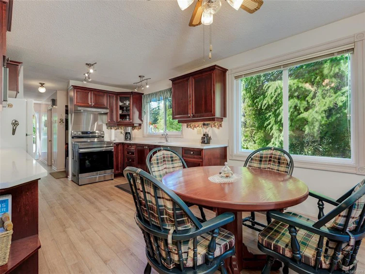 4886 West Saanich Road, Saanich, BC, V8Z 3H7 - 5