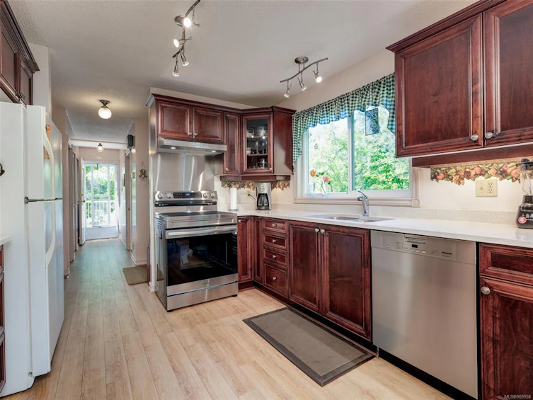 4886 West Saanich Road, Saanich, BC, V8Z 3H7 - 6