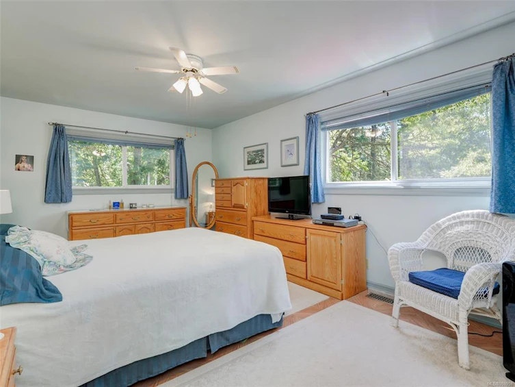 4886 West Saanich Road, Saanich, BC, V8Z 3H7 - 8