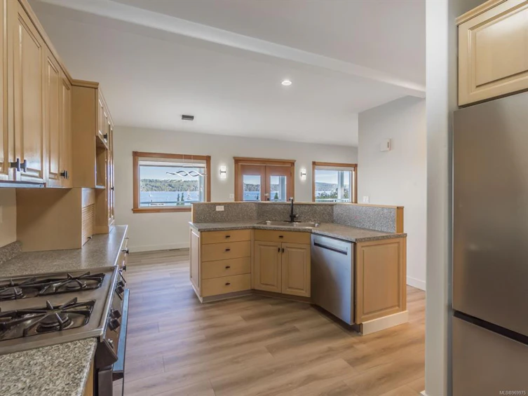 7403 S Island Highway, Fanny Bay, BC, V0R 1W0 - 75