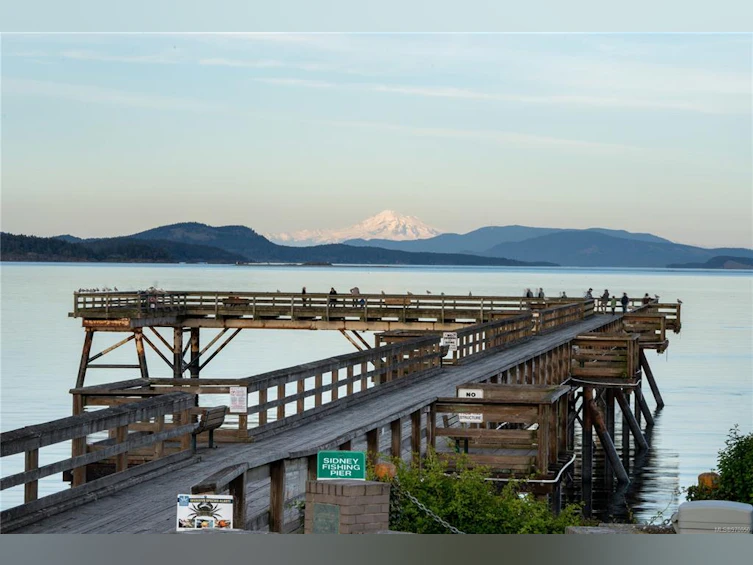 201-9717 First Street, Sidney, BC, V8L 3E1 - 19