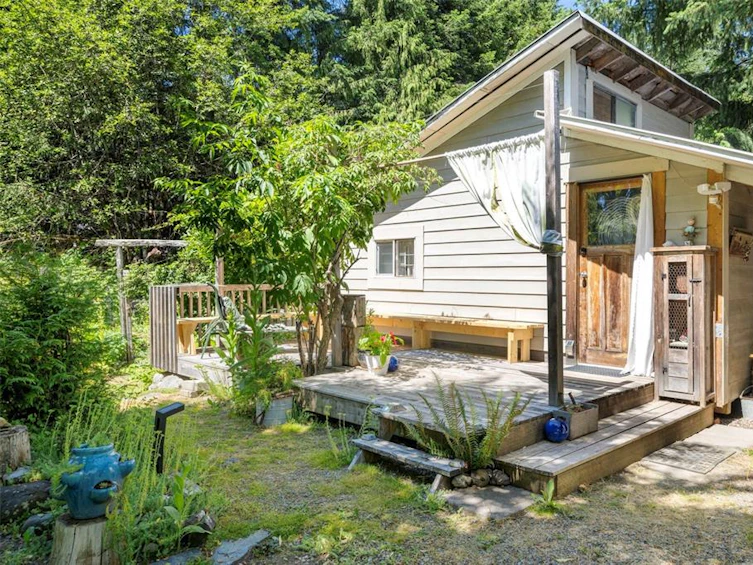 10226 South South Shore Road, Honeymoon Bay, BC, V0R 1Y0 - 10