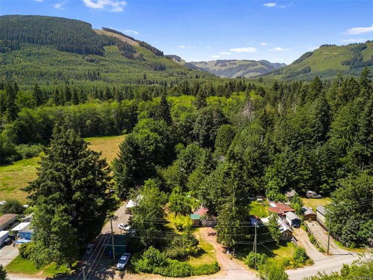 10226 South South Shore Road, Honeymoon Bay, BC, V0R 1Y0 - 42