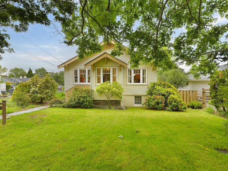 1899 Forrester Street, Saanich BC V8R 3G7