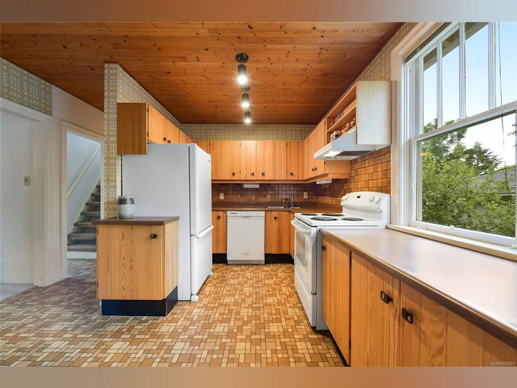 1899 Forrester Street, Saanich, BC, V8R 3G7 - 5