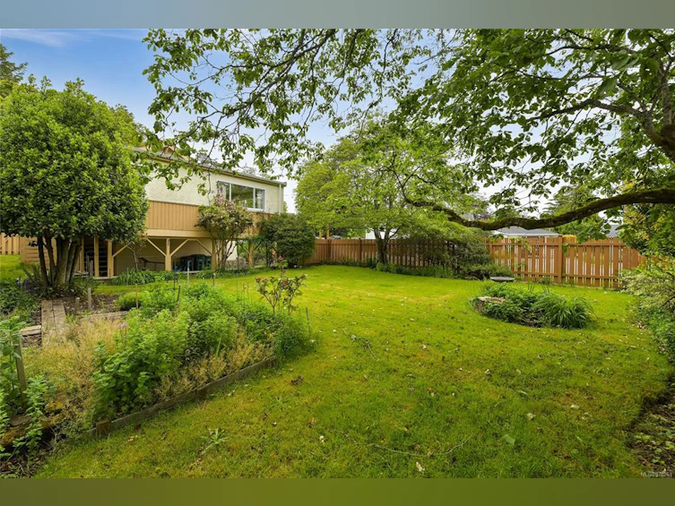 1899 Forrester Street, Saanich, BC, V8R 3G7 - 29